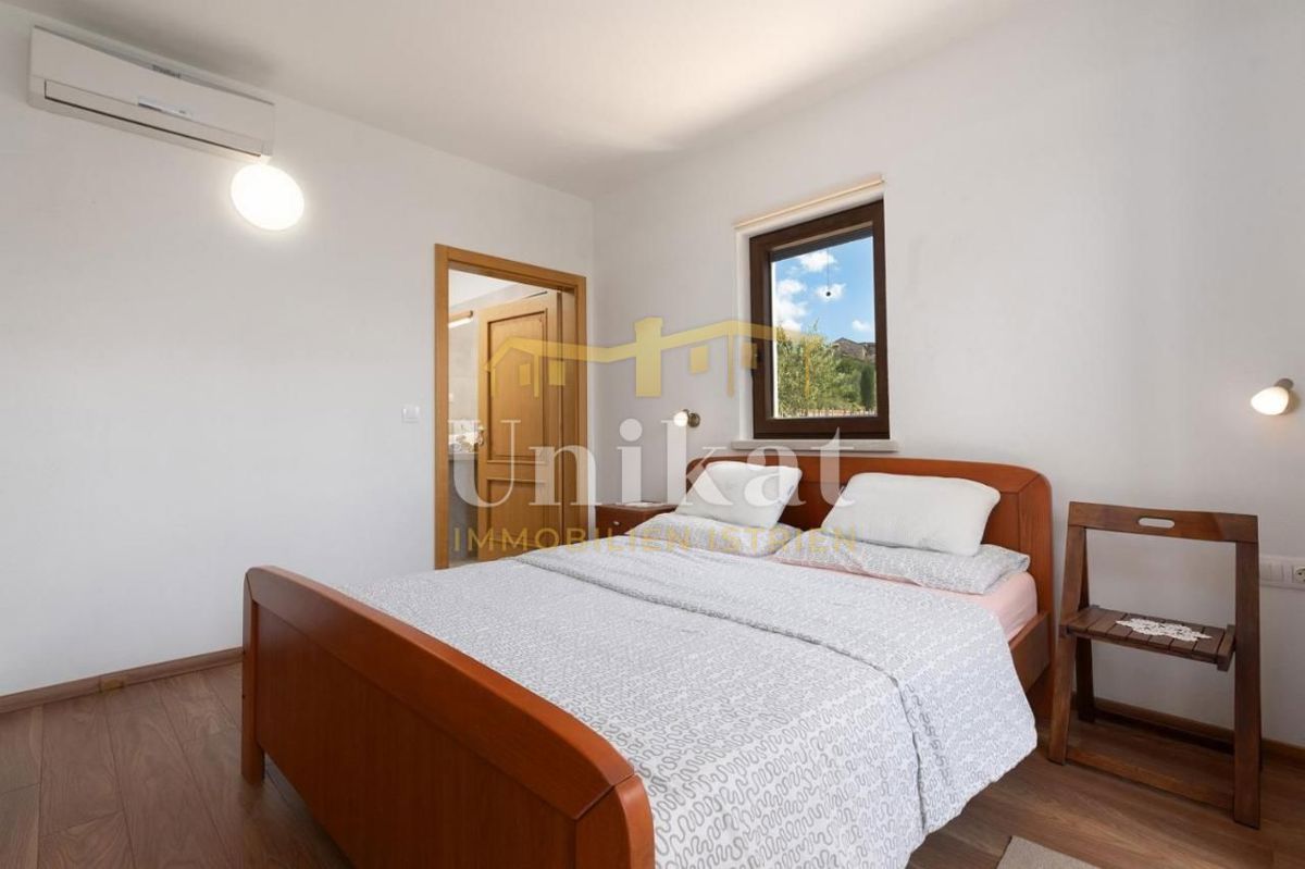 Casa con piscina e vista mare